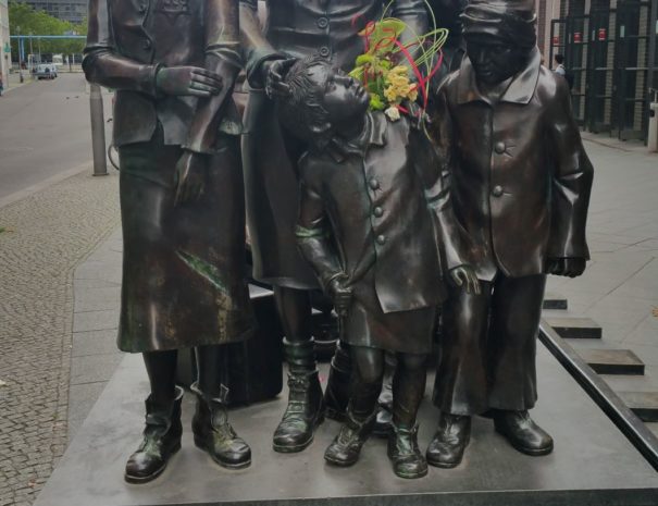 אנדרטה לקינדר טרנספורט - הטיול היהודי - הטיולים של נדב בברלין