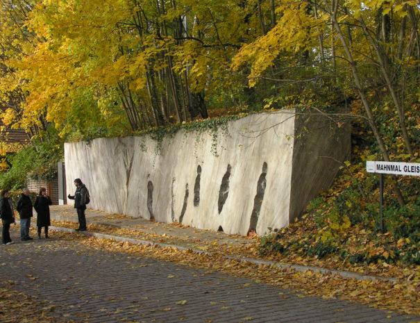 אנדרטה ברציף 17 גרונוולד - הטיול היהודי - הטיולים של נדב בברלין