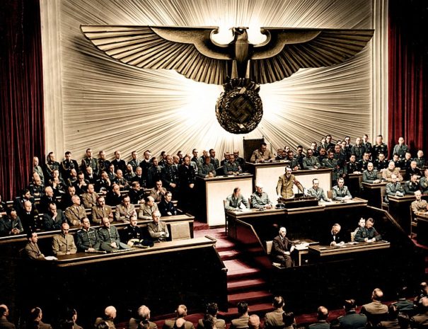 היטלר נואם בפני חברי הפרלמנט